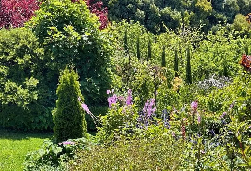 Majatalo The Hill House Panorama