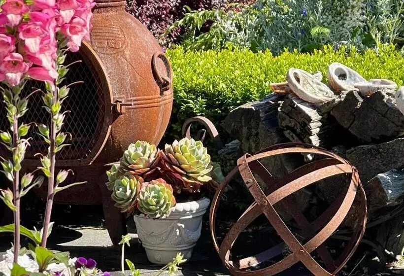 Majatalo The Hill House Panorama