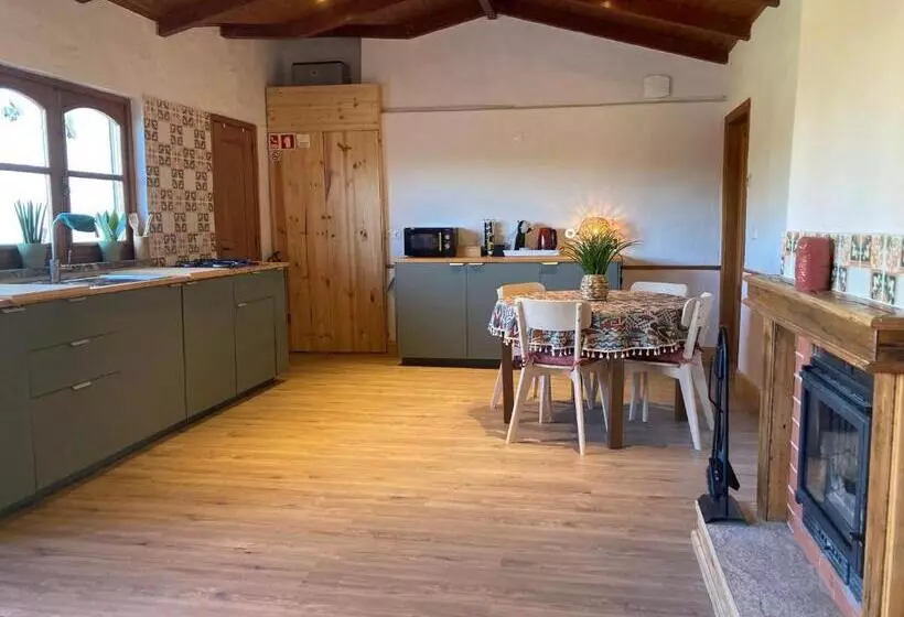 Aamiaismajoitus (B&B) A Casa Amarela Guesthouse