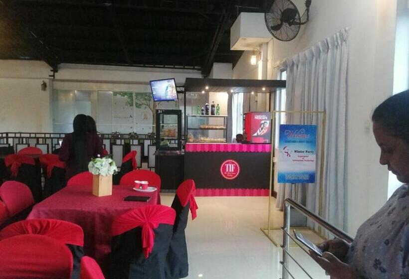 Hotel Ambula Food Court