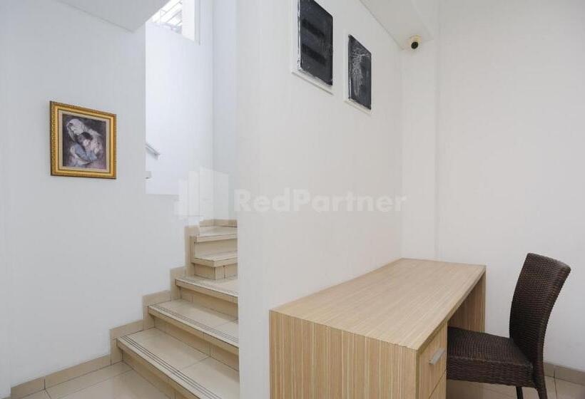 בית מלון כפרי Green Residence 25 Syariah Karawaci Redpartner