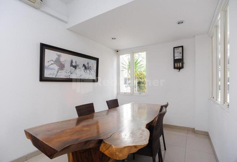 בית מלון כפרי Green Residence 25 Syariah Karawaci Redpartner