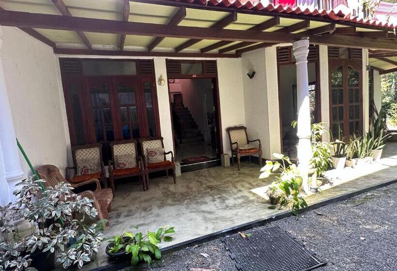 بنسيون Charming Home Pilana