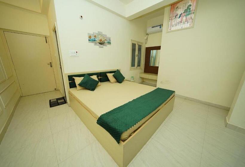 Retkeilymaja Golden Lotus Kashi