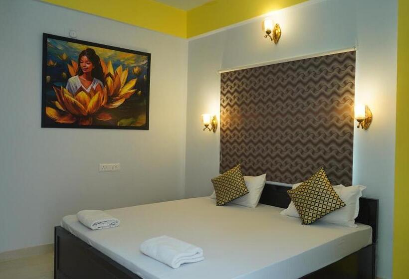 Retkeilymaja Golden Lotus Kashi