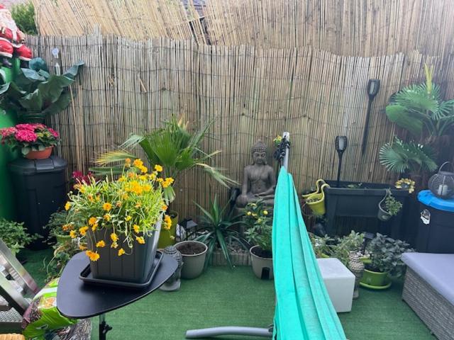 Bed and Breakfast Jungle Magic Room Near Atomium , Heyzel Stadium