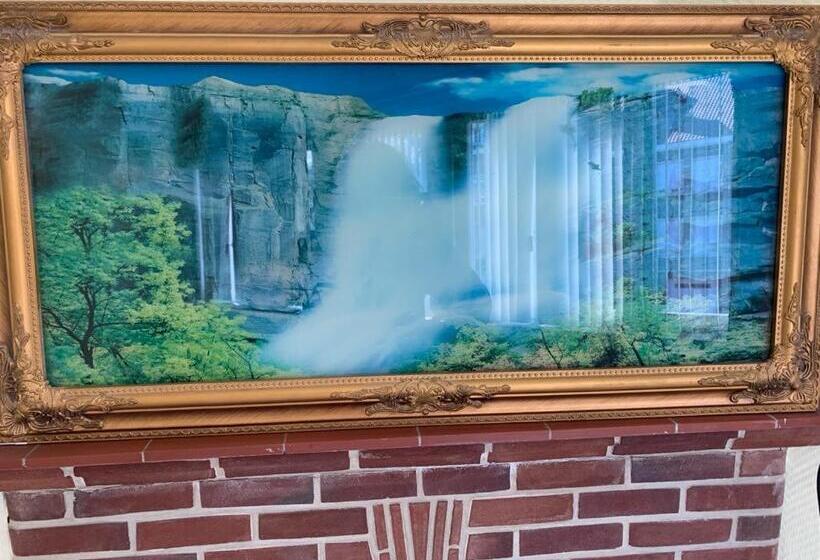 Bed and Breakfast Jungle Magic Room Near Atomium , Heyzel Stadium