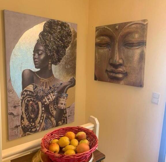 Bed and Breakfast Jungle Magic Room Near Atomium , Heyzel Stadium