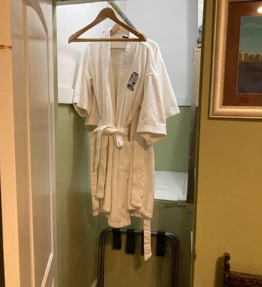 ベッドアンドブレックファースト Private Room With Shared Bathroom In Lakeview   2c