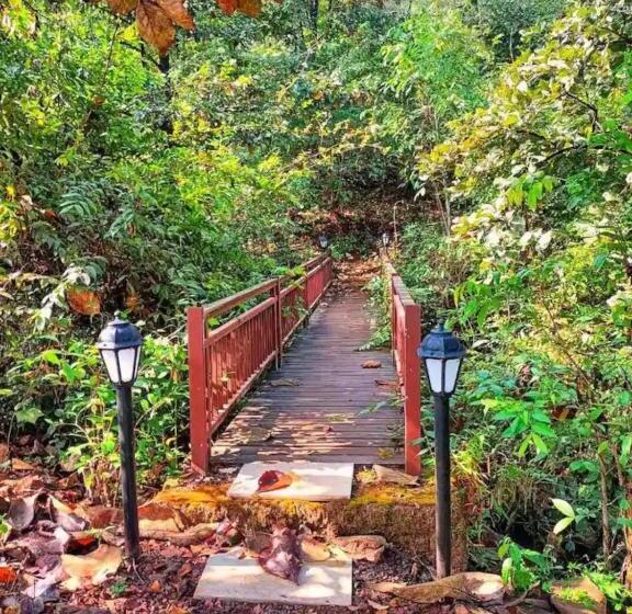 Hotel Jacuzzi Hut Staycation