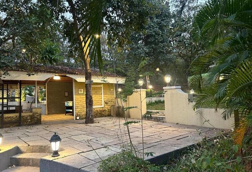 Hotel Jacuzzi Hut Staycation