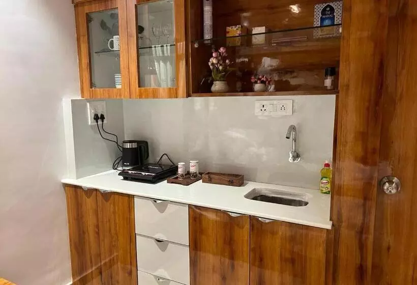 Hotelli Jacuzzi Hut Staycation