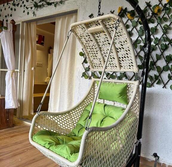 Hotel Jacuzzi Hut Staycation