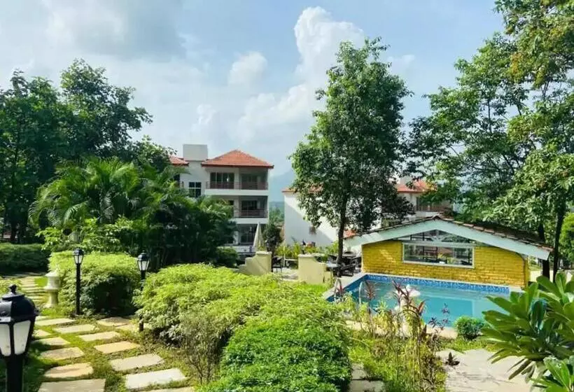 Hotelli Jacuzzi Hut Staycation