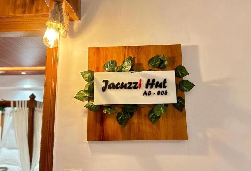 Hotel Jacuzzi Hut Staycation