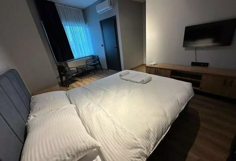 ホテル Lucca Suites