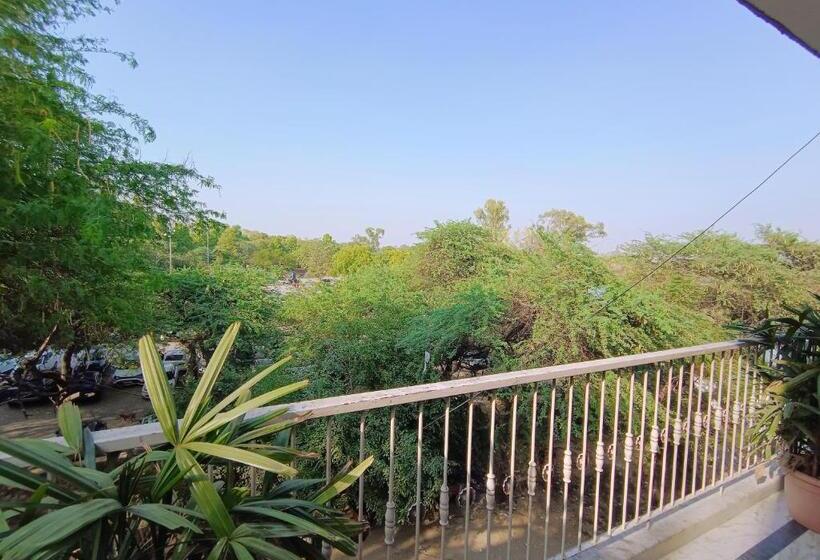 酒店 Hauz Khas Fort View