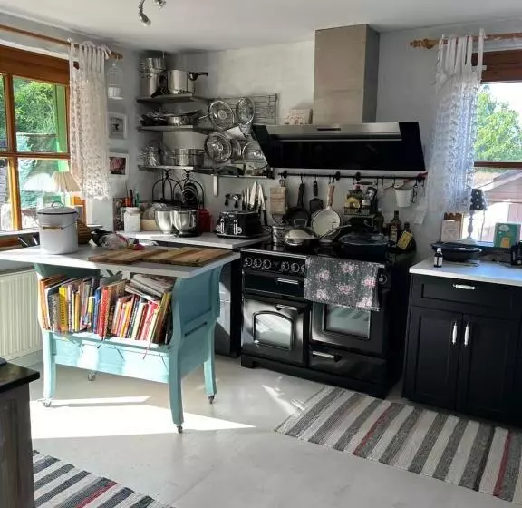 Aamiaismajoitus (B&B) Evis Cottage