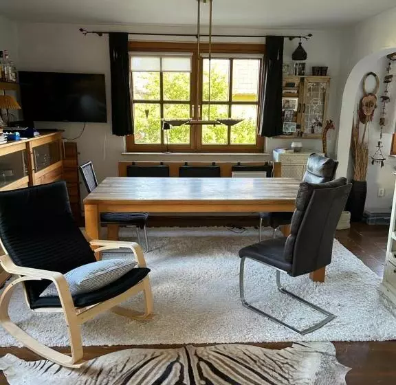 Aamiaismajoitus (B&B) Evis Cottage