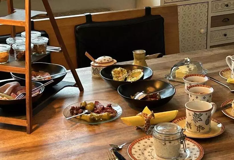 Aamiaismajoitus (B&B) Evis Cottage