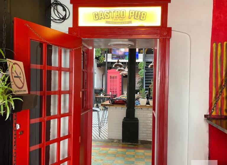 هتل Hostal Pub Central Park