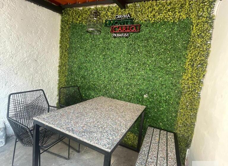 هتل Hostal Pub Central Park