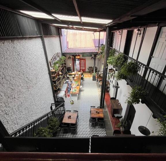 هتل Hostal Pub Central Park