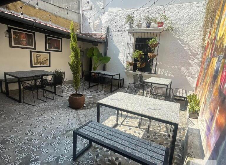 هتل Hostal Pub Central Park