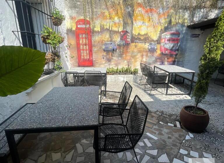 هتل Hostal Pub Central Park