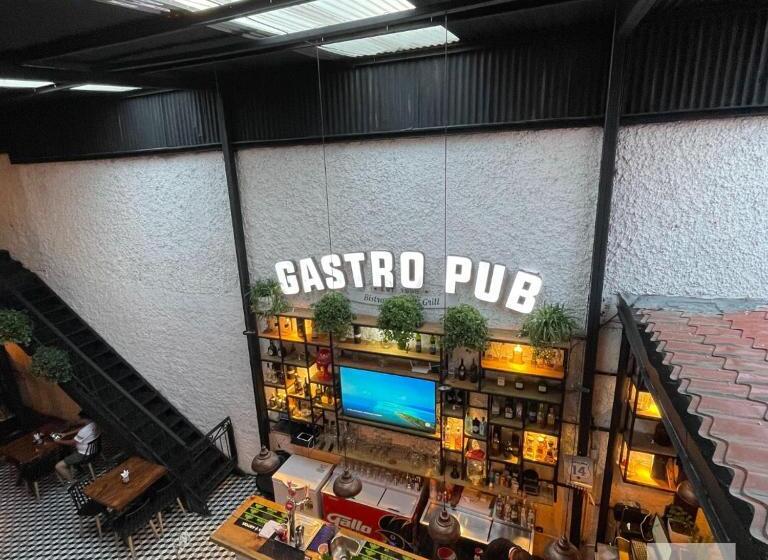 هتل Hostal Pub Central Park