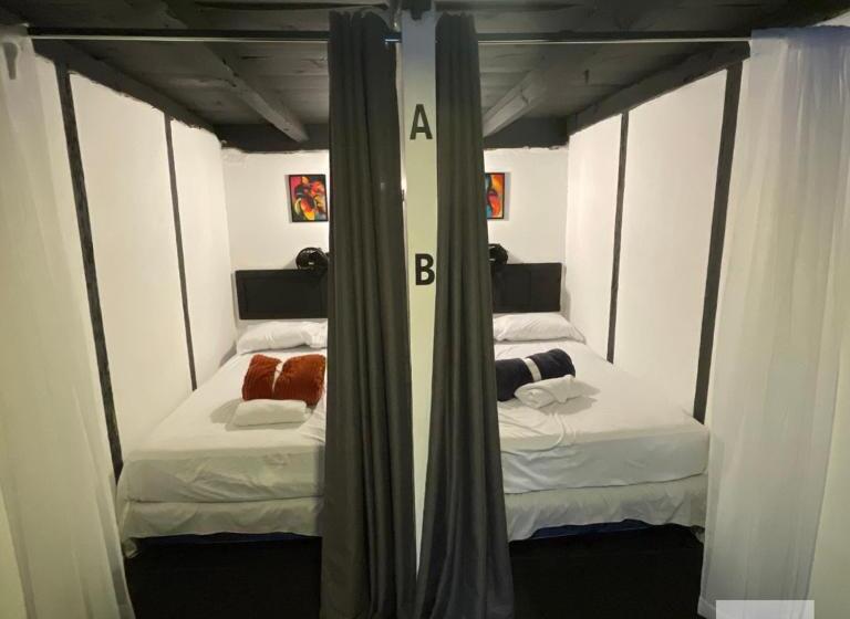 هتل Hostal Pub Central Park