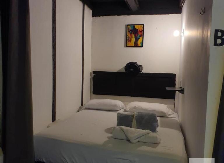 هتل Hostal Pub Central Park