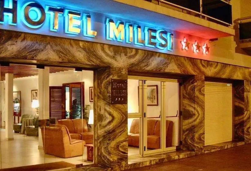ホテル Milesi Necochea