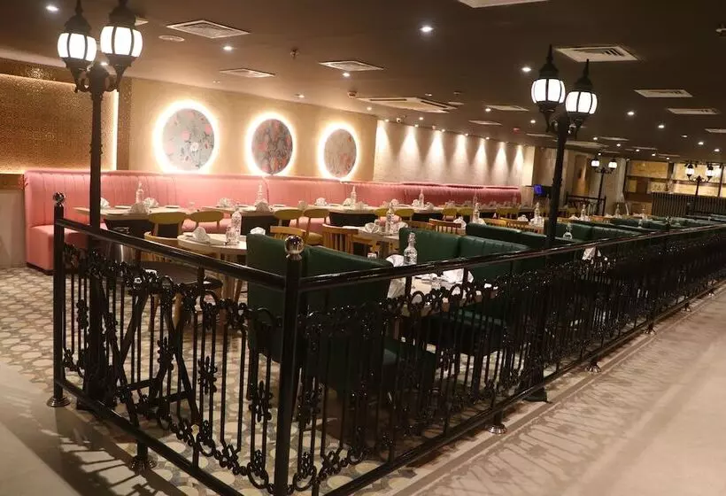 ホテル Sk Premium Park, World Square Mall