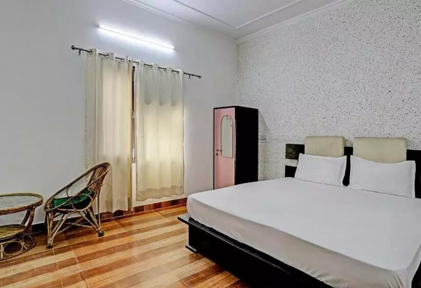 ホテル Taj Guest House