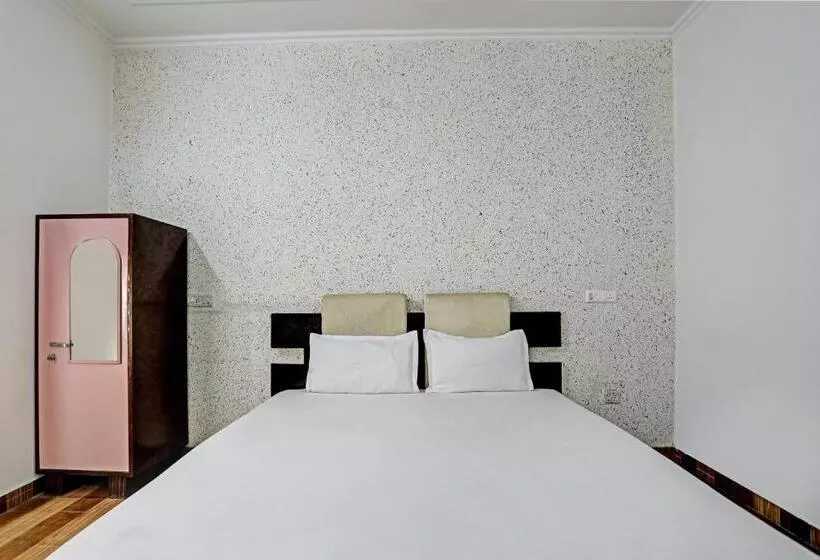 ホテル Taj Guest House