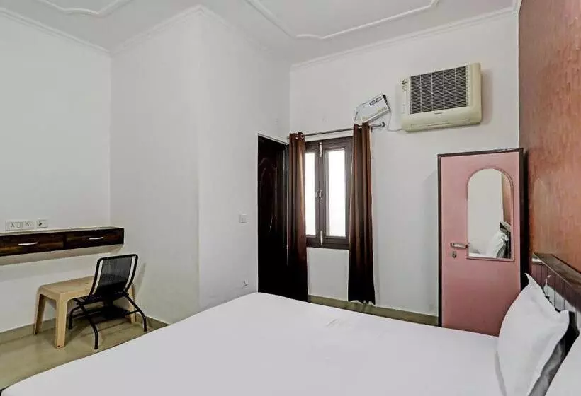 ホテル Taj Guest House