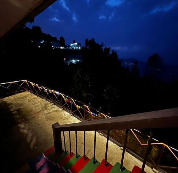 ホテル Yankee Village Retreat, Rishop