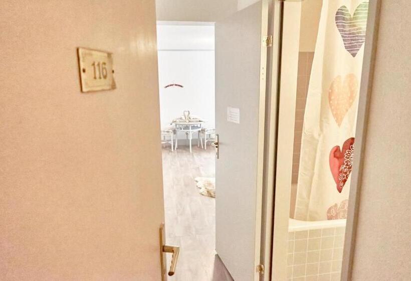 膳宿费 Tripple Room With Bathroom