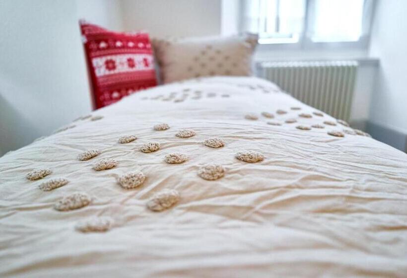 膳宿费 Tripple Room With Bathroom