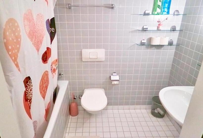 膳宿费 Tripple Room With Bathroom