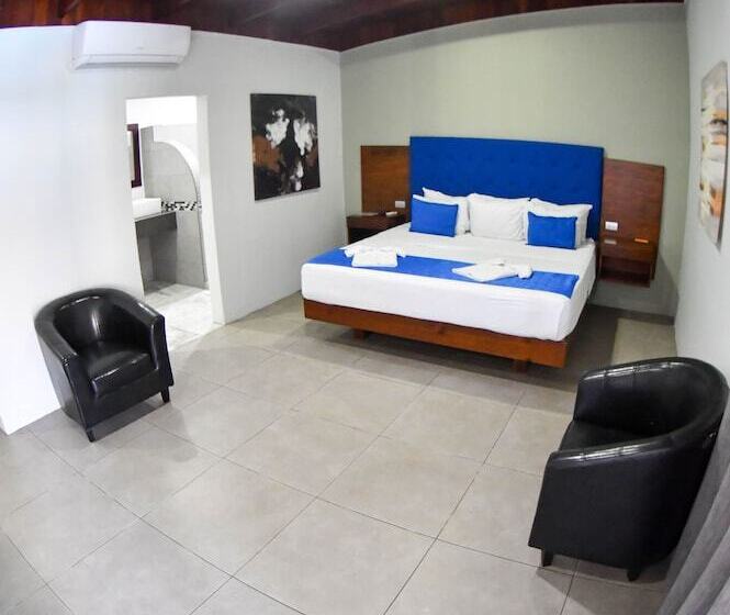 Republik Hotel, Bistro And Nightclub On Site