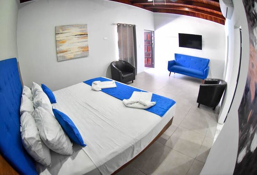 Republik Hotel, Bistro And Nightclub On Site