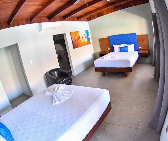 Republik Hotel, Bistro And Nightclub On Site