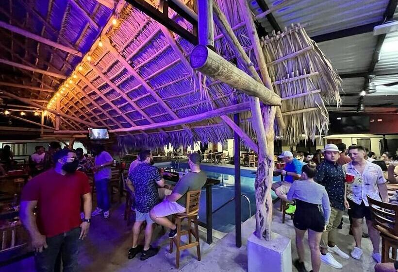 Republik Hotel, Bistro And Nightclub On Site