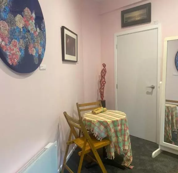 Aamiaismajoitus (B&B) Stay At The Art Gallery