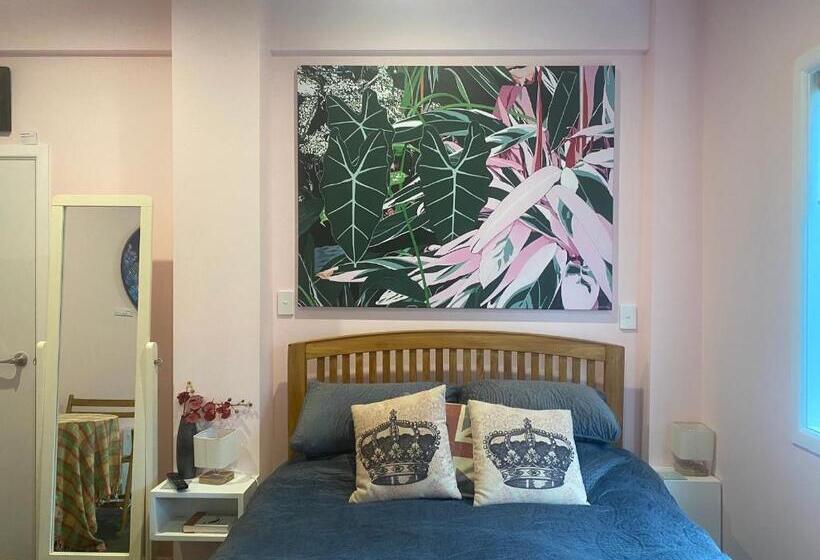 Bed and Breakfast Stay At The Art Gallery