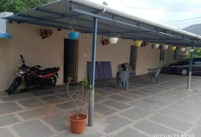 Hotelli Sri Kamakshi Bhavan