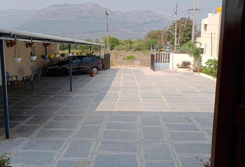 Hotelli Sri Kamakshi Bhavan