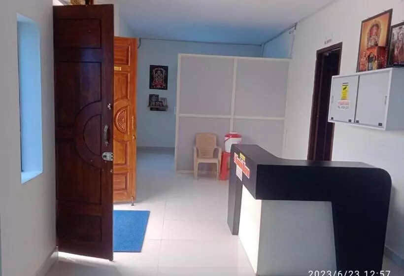 Hotelli Sri Kamakshi Bhavan